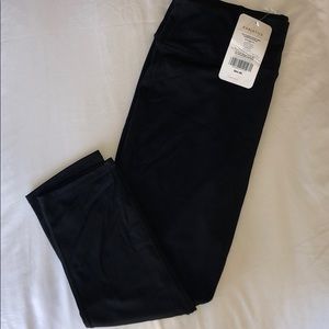 NWT Fabletics High Waisted 3/4 Capri Legging
